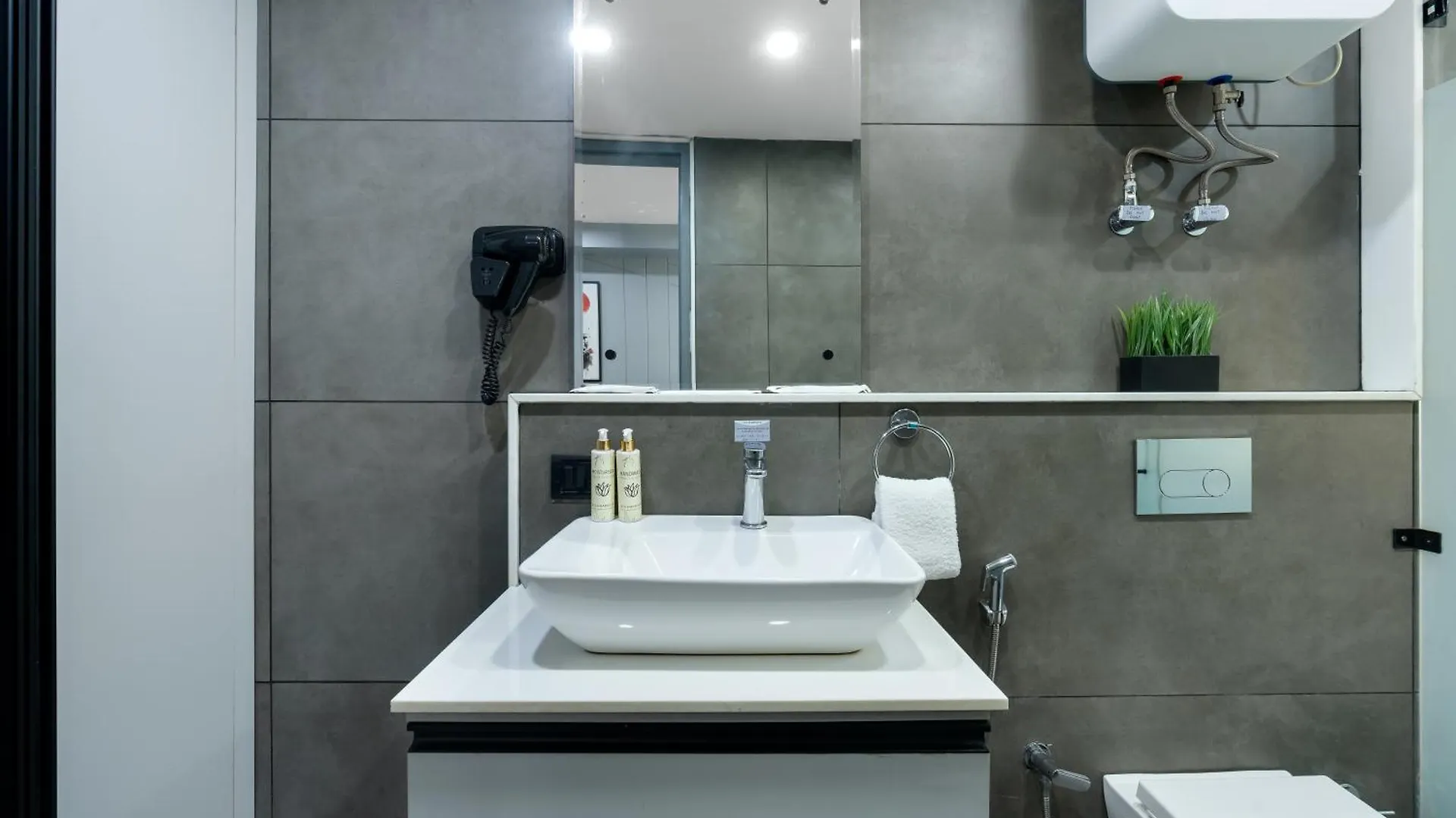 Bedchambers Luxurious Serviced Apartment In غورغاون