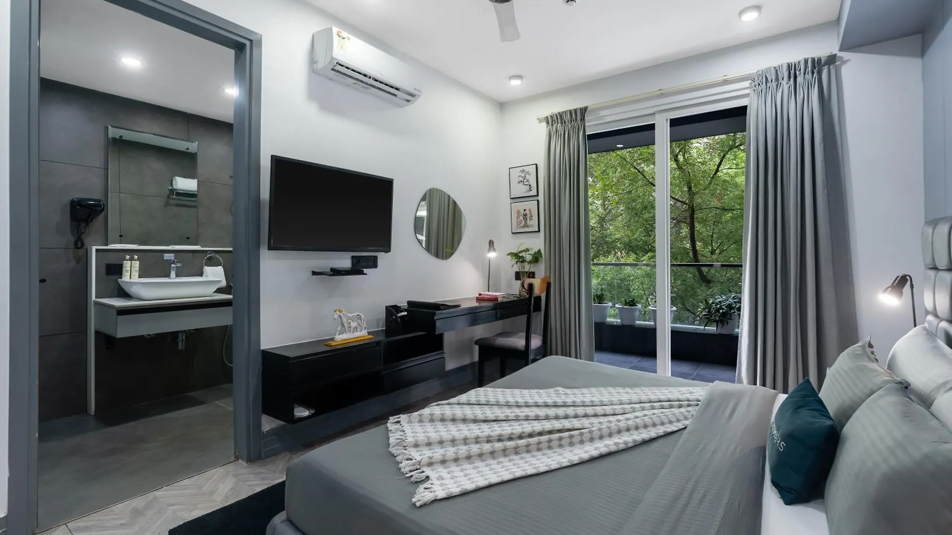 Bedchambers Luxurious Serviced Apartment In غورغاون