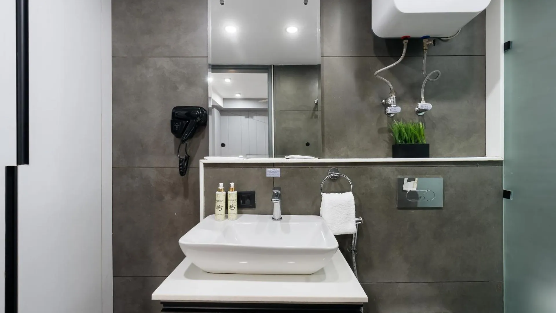 Bedchambers Luxurious Serviced Apartment In غورغاون