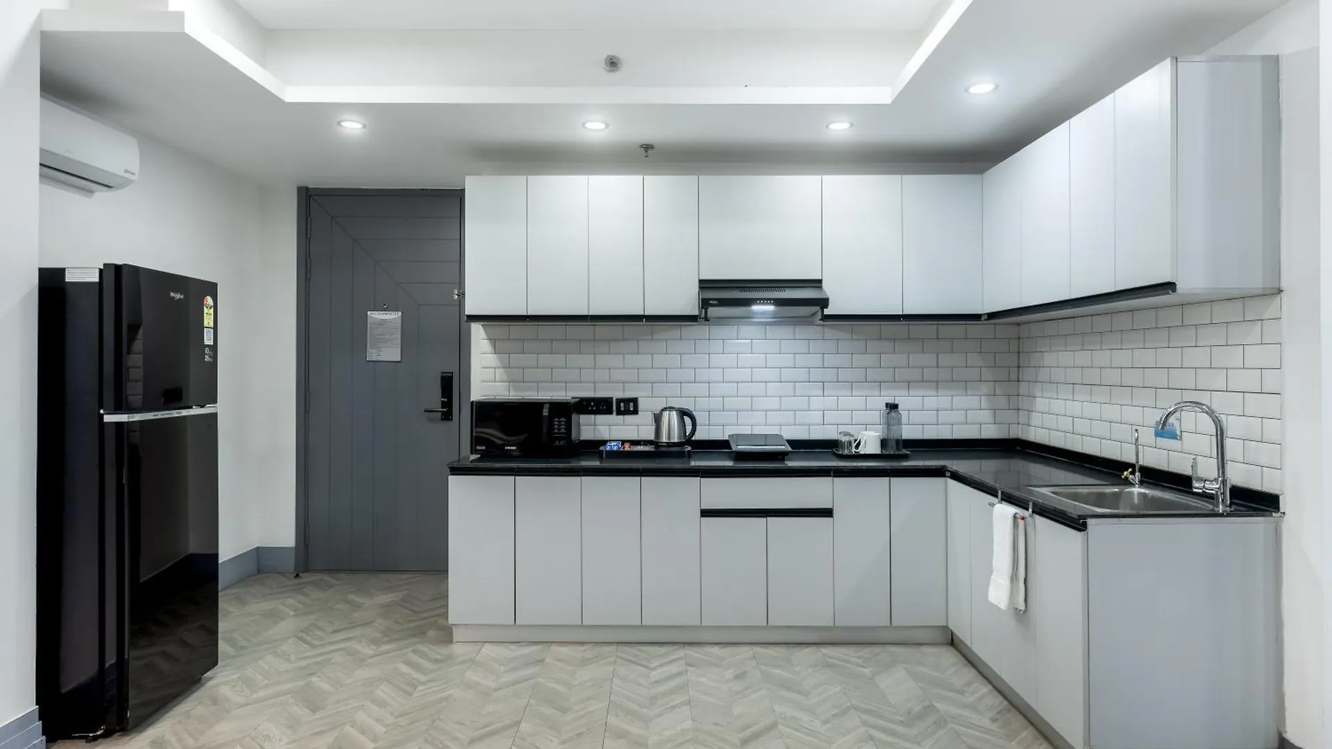 Bedchambers Luxurious Serviced Apartment In Gurgaon